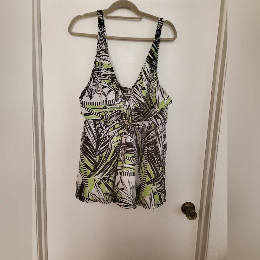 NEW/SWIMDRESS TOP ONLY